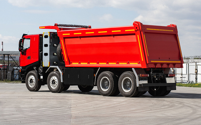 Самосвал 758901 8х4 CNG с кузовом 23 м3