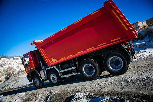 Самосвал AMT 752900 8х8 с кузовом полукруглого типа на 23м3