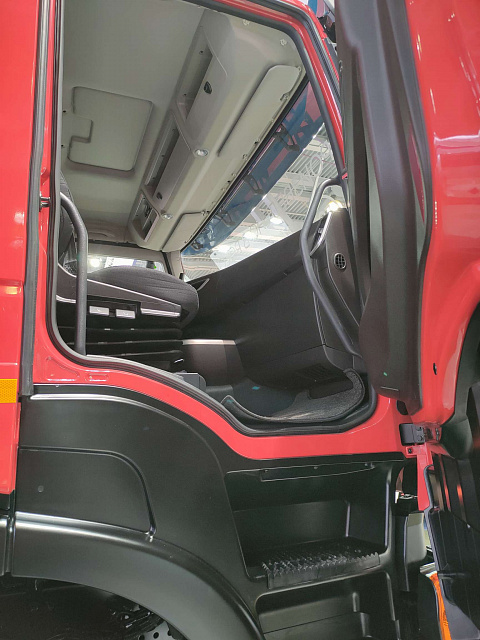 Самосвал 758901 8х4 CNG с кузовом 23 м3