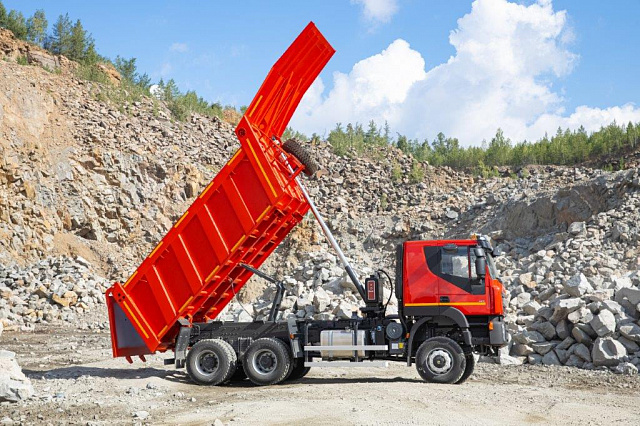 Самосвал AMT 652900 6х6 с кузовом прямоугольного типа на 16м3