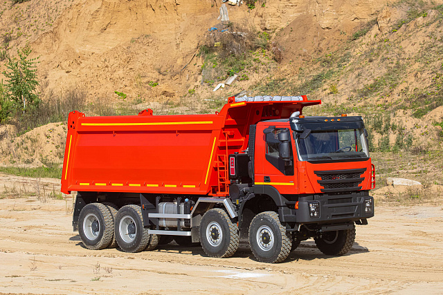 Самосвал AMT 752900 8х8 с кузовом полукруглого типа на 23м куб