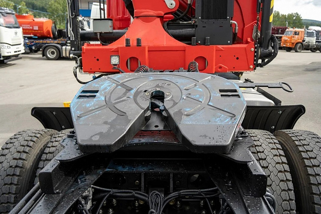 Седельный тягач «АМТ 632910»  6х6 с КМУ ИМ-320
