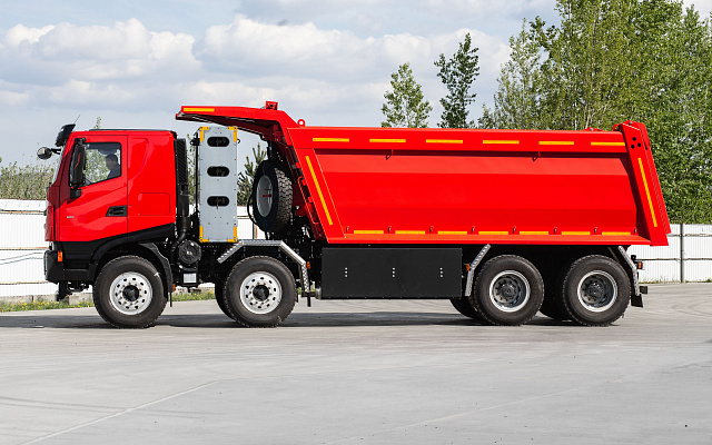 Самосвал 758901 8х4 CNG с кузовом 23 м3