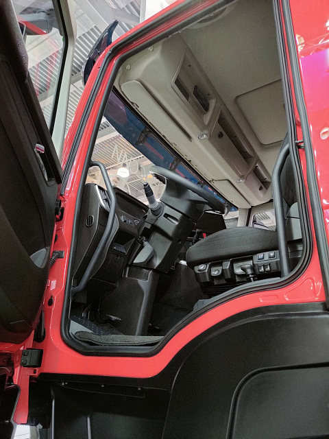 Самосвал 758901 8х4 CNG с кузовом 23 м3