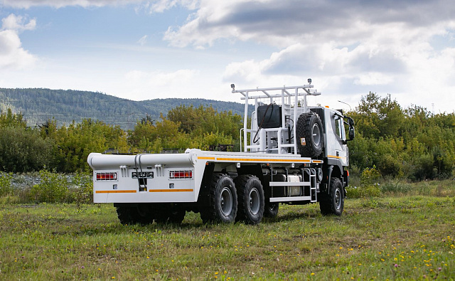 Буллитовоз на шасси  AMT  6х6