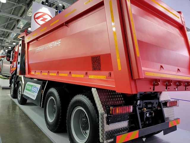 Самосвал 758901 8х4 CNG с кузовом 23 м3