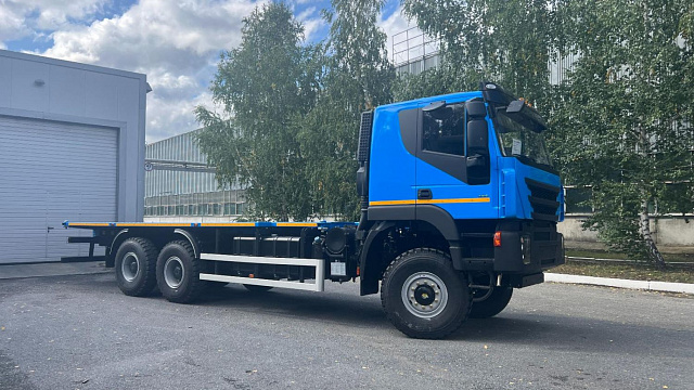 Автоконтейнеровоз на шасси  AMT  632942  6х6