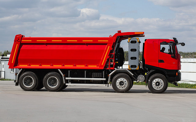 Самосвал 758901 8х4 CNG с кузовом 23 м3