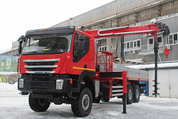 Бортовой автомобиль АМТ 6х6 с буровой установкой