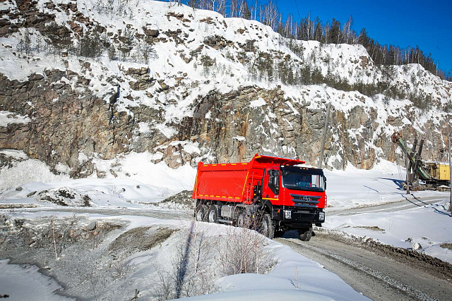 Самосвал AMT 752900 8х8 с кузовом полукруглого типа на 23м3