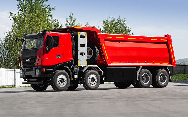 Самосвал 758901 8х4 CNG с кузовом 23 м3